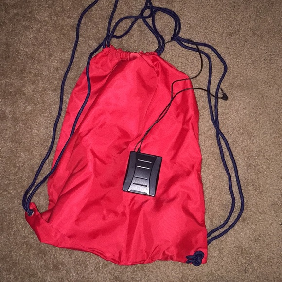 Lacoste drawstring bag with attached speaker - Picture 3 of 3